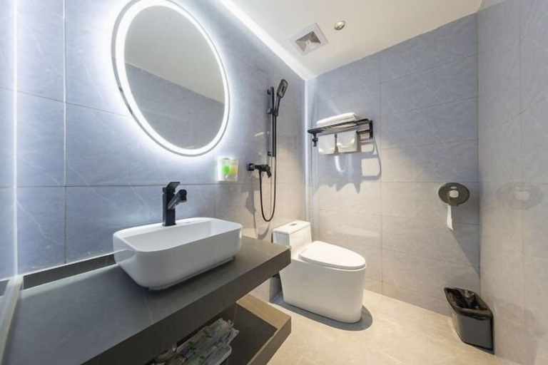 Bathroom 5, Xinyi Hotel, Guangzhou