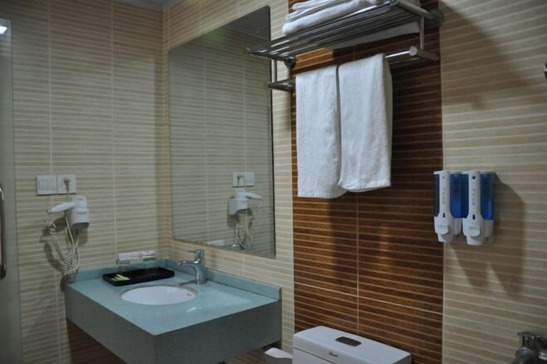 Bathroom 3, Q+ Jiuhuashan Hongyunlou Grand Hotel, Chizhou