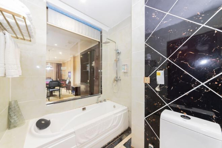 Bathroom 4, Jingxi Global Hotel, Baise