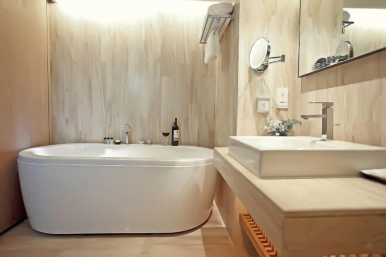 Bathroom 11