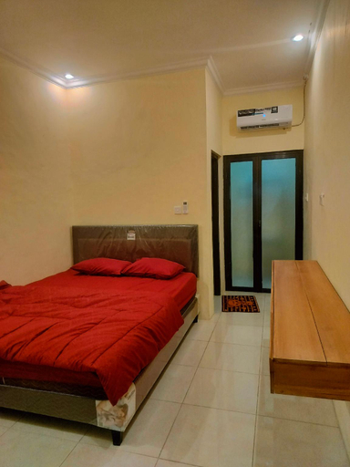 Bedroom 2, KARJO HOME STAY SYARIAH, Malang