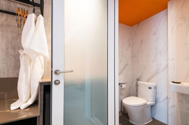 Bathroom 9
