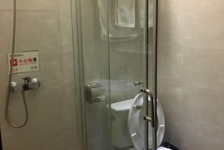 Bathroom 2, Qingxin Business Hotel, Tongling