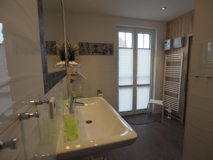 Bathroom 3, Ferienhaus in Rerik mit eigener Terrasse, Rostock