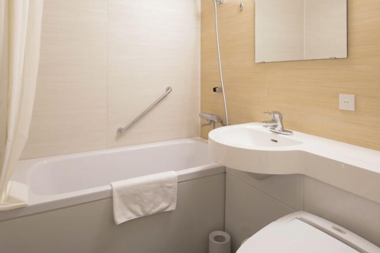 Bathroom 18