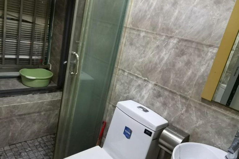 Bathroom 12