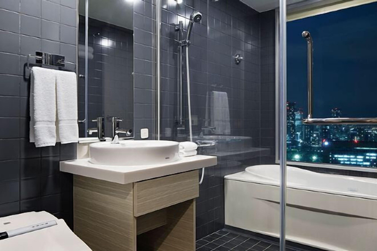 Bathroom 18