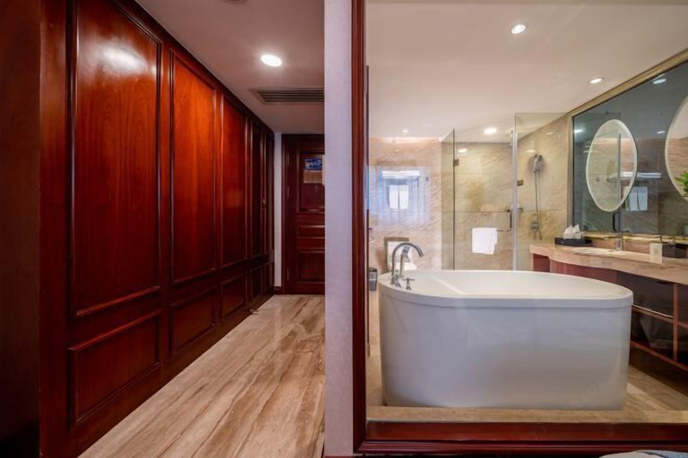 Bathroom 4, Dong Zheng International Hotel, Hechi