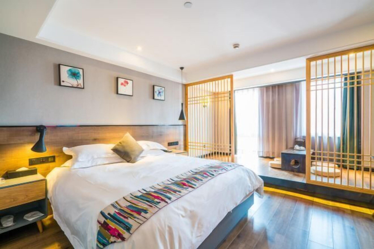 Bedroom 2, Huilong Hotel, Taizhou