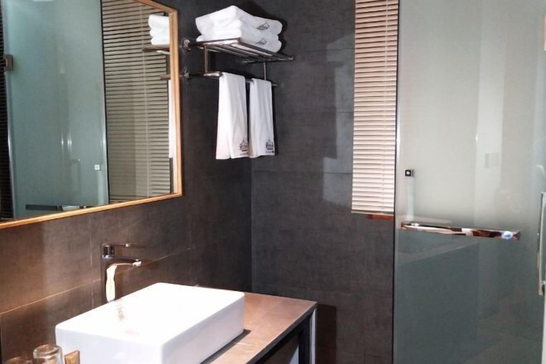 Bathroom, Guilin Inn Jianshui, Honghe Hani and Yi