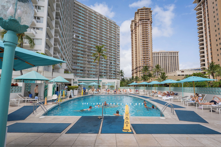 Sport & Beauty 5, Romanna's Oahu Getaway with Heated Pool & City Views, Honolulu