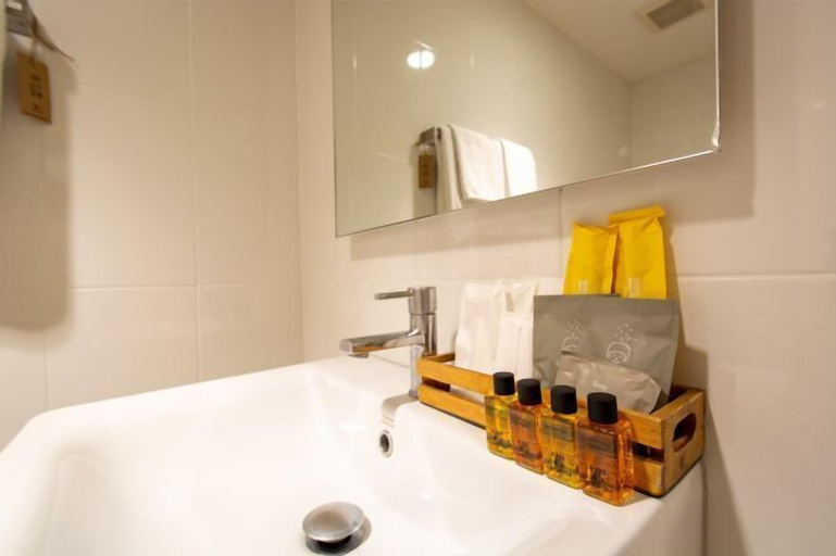 Bathroom 22