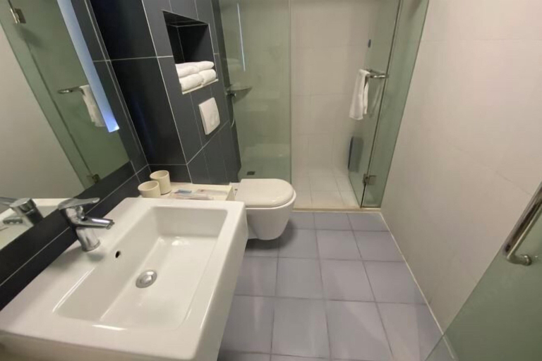 Bathroom 4, HanTing Hotel (Chongqing Jiefangbei Raffles), Chongqing