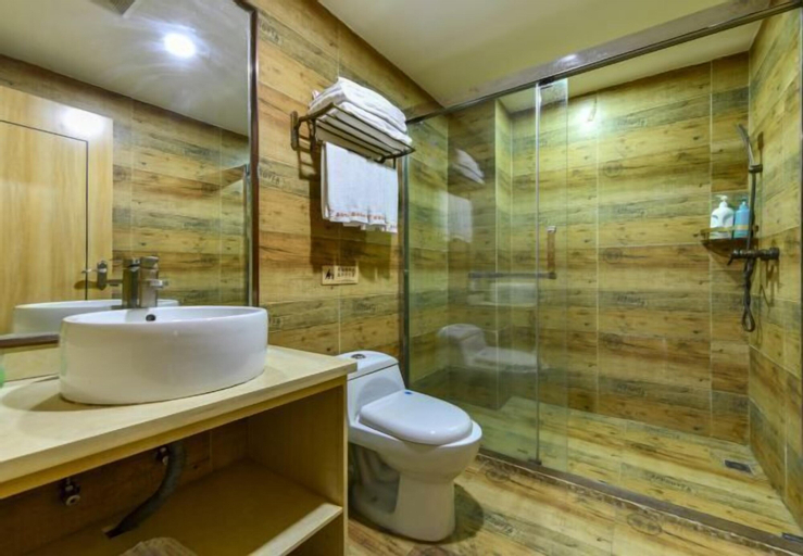 Bathroom 18