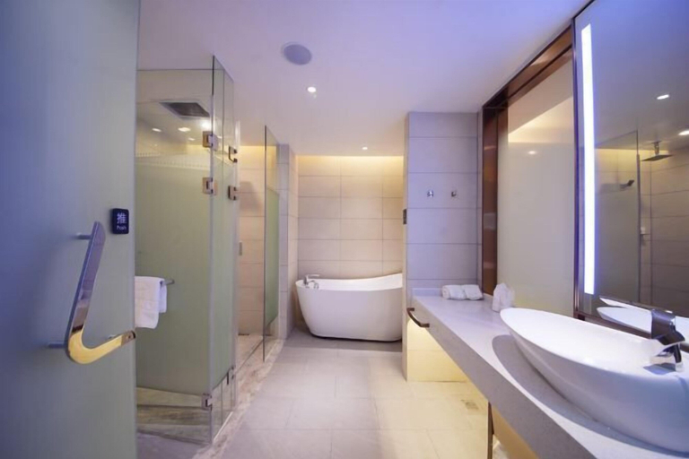 Bathroom 3, Lavande Hotel (Heyuan Longchuan), Heyuan