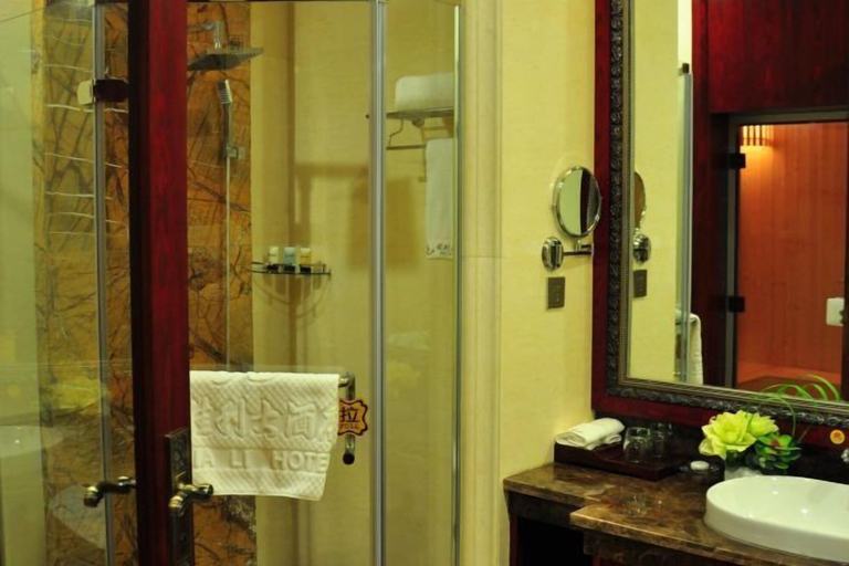 Bathroom 2, Jia Li Hotel, Dali Bai