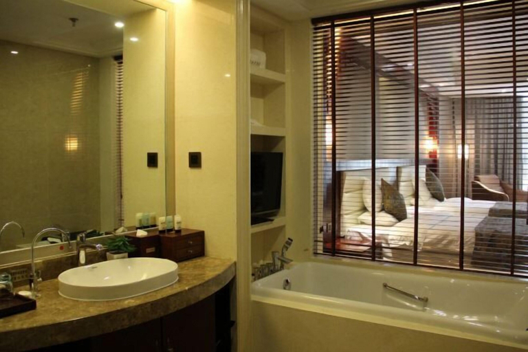 Bathroom 3, Jia Li Hotel, Dali Bai