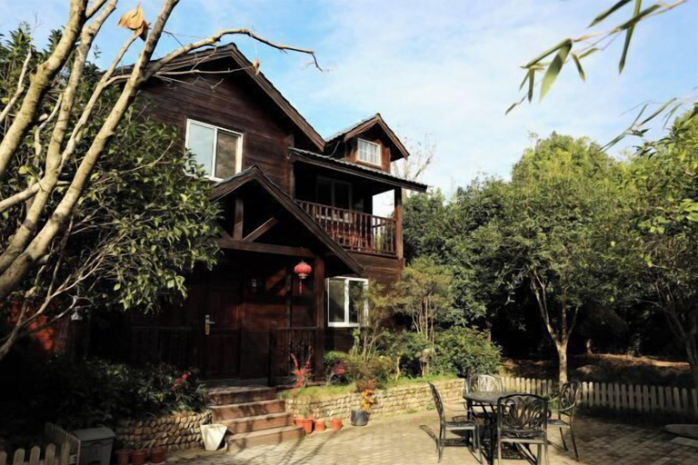 Exterior & Views
