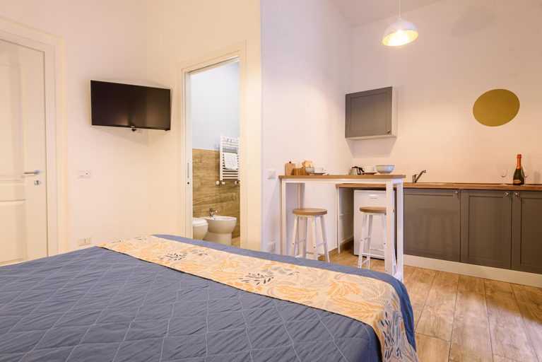 Others 4, EcoSuite Spaccanapoli, Napoli