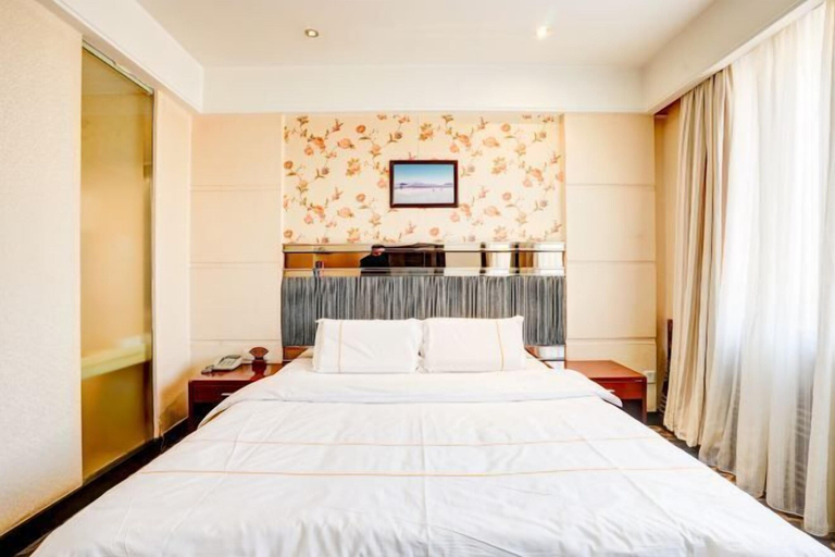 Bedroom 3, Yanglin Hotel, Shuangyashan