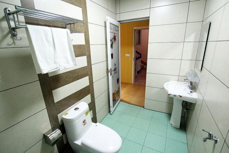 Bathroom 3, Xijiehoujie Hostel, Guilin