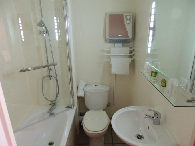 Bathroom 4, Logis Hotel - Le Relais du Parisis, Seine-et-Marne