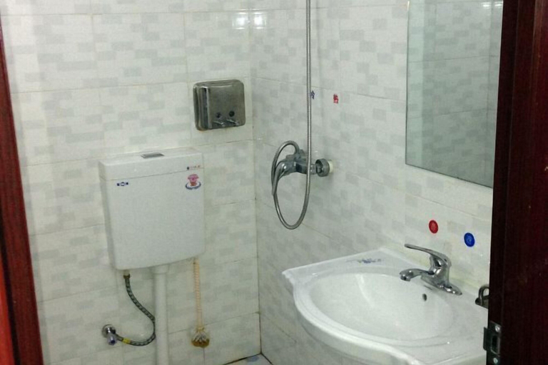 Bathroom 4, Zhongxinyuan Hotel, Enshi Tujia and Miao