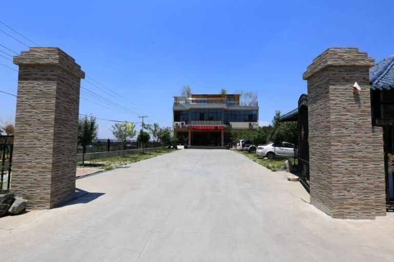 Exterior & Views 2, Mount Hua Hongchen Xiake Themed Homestay, Weinan