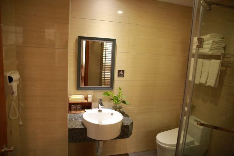 Bathroom 4, Sanyuesan Theme Hotel, Qingyuan