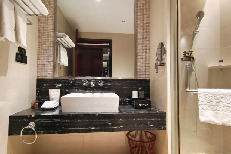 Bathroom 4, Silverhall Grand Hotel, Huanggang