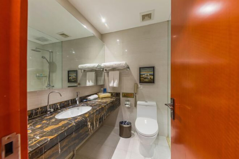 Bathroom 3, Dongpeng Holiday Hotel, Hohhot