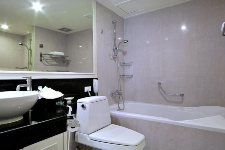 Bathroom 18