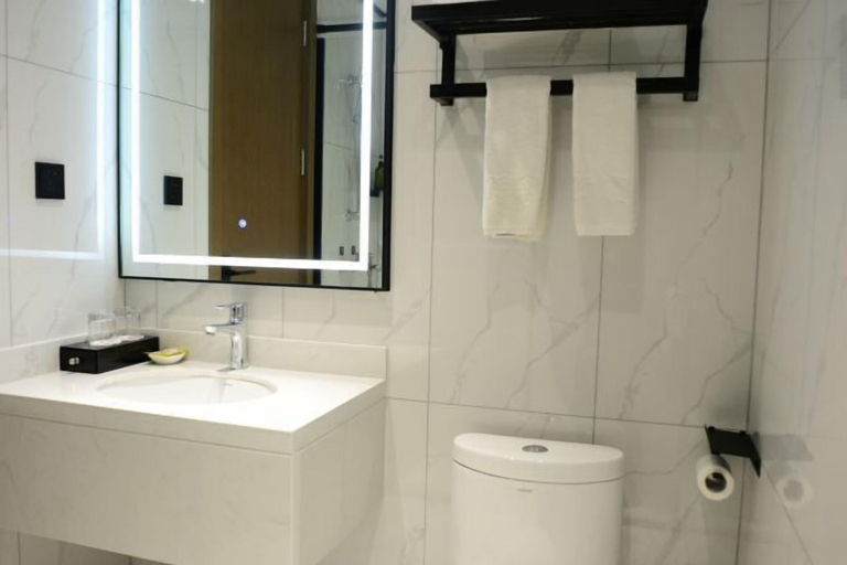 Bathroom 5, Yanshi Hotel, Luoyang