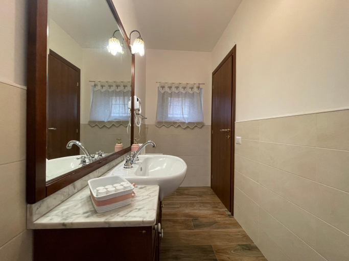 Bathroom 2, L'Acero di STALL, Viterbo