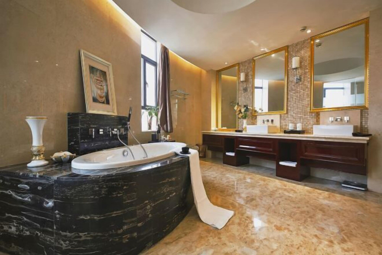 Bathroom 4, Silverhall Grand Hotel, Huanggang