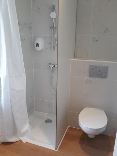 Bathroom 4, Hostellerie Bon Pasteur, Maine-et-Loire