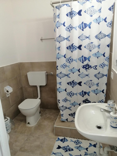 Bedroom 2, Albergo blue fish, Savona