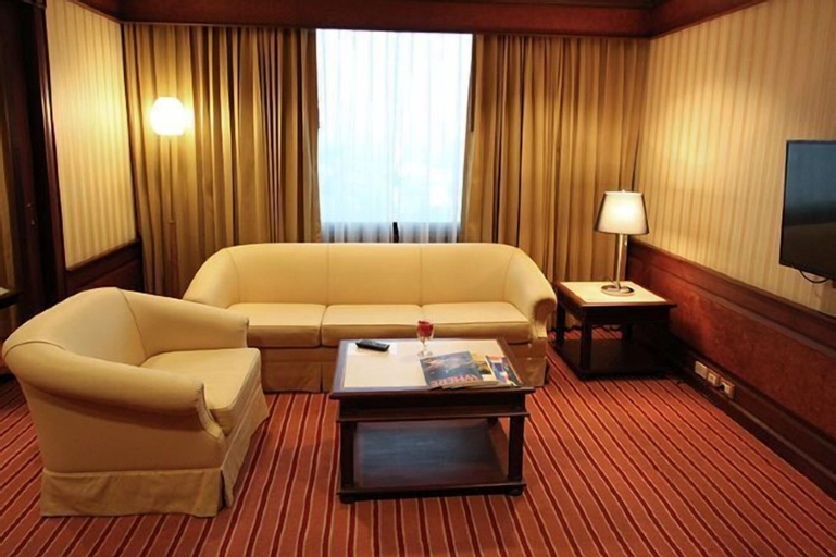Bedroom 28