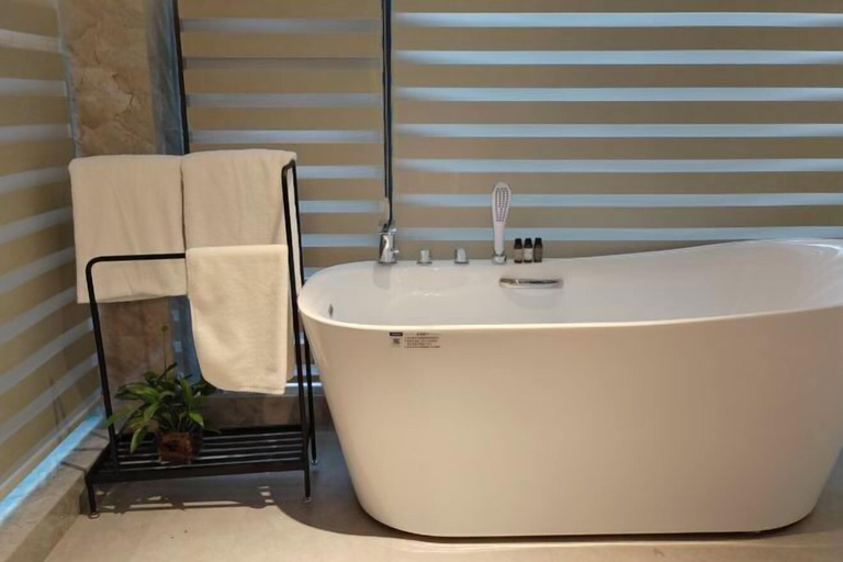 Bathroom 3, Qiqushan Hotel, Mianyang