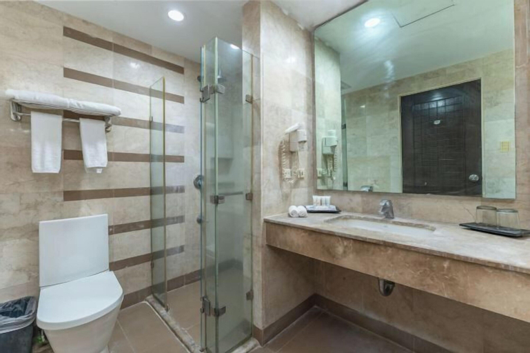 Bathroom 18