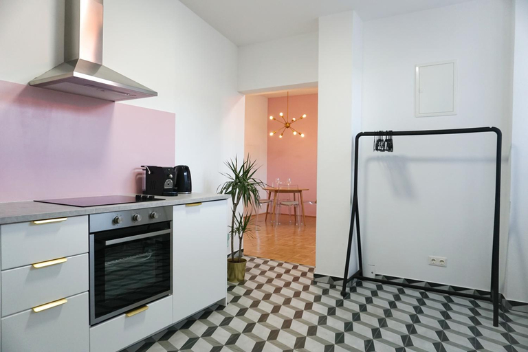 Others 2, Vibrant Design Apartments - Full Kitchen - Wi-Fi - 18 Mins to City Centre, Wien