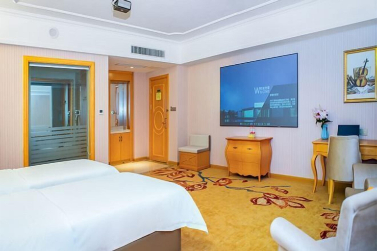 Vienna Hotel (Xinyi Jiaoyucheng River View), Maoming