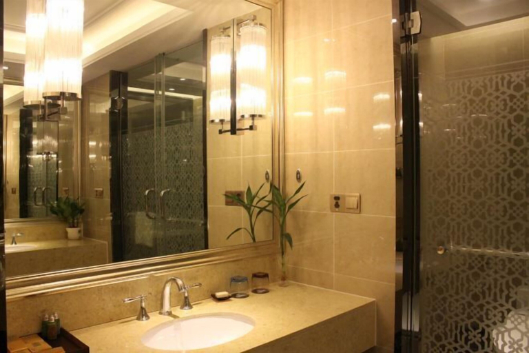 Bathroom 3, Cannes City Hotel, Luzhou
