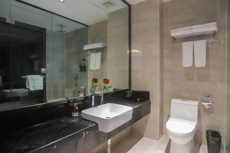 Bathroom 3, Tianyue Fengya Hotel, Puyang