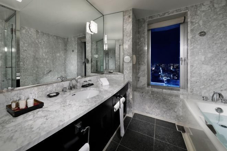 Bathroom 19