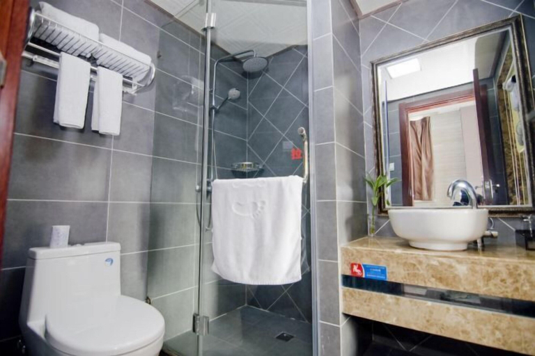 Bathroom 4, Yinwan Hotel, Huanggang