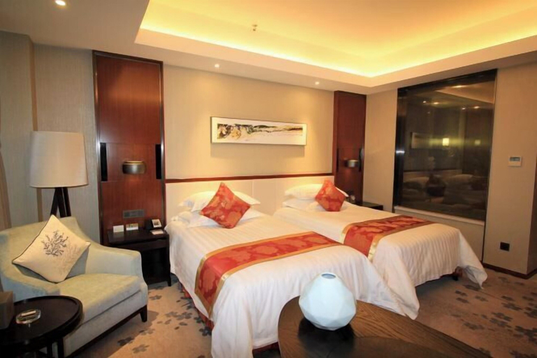 Bedroom 2, Longhu Hotel, Yantai