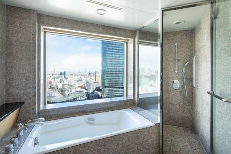 Bathroom 10