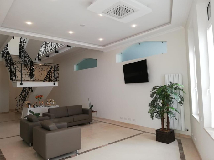 Others 4, Bowen, Luxury Suites, Lagos