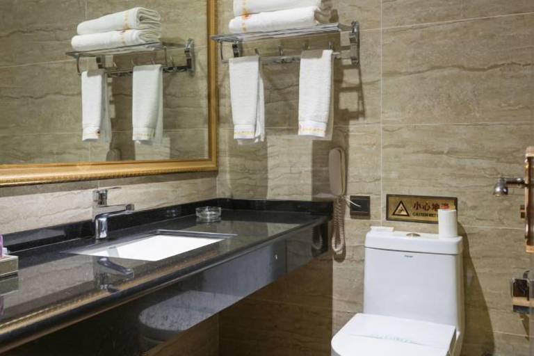 Bathroom 4, Golden Begonia Donggang Hotel Lincang, Lincang